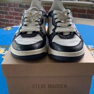 Steve Madden Everlie Black and White Sneakers